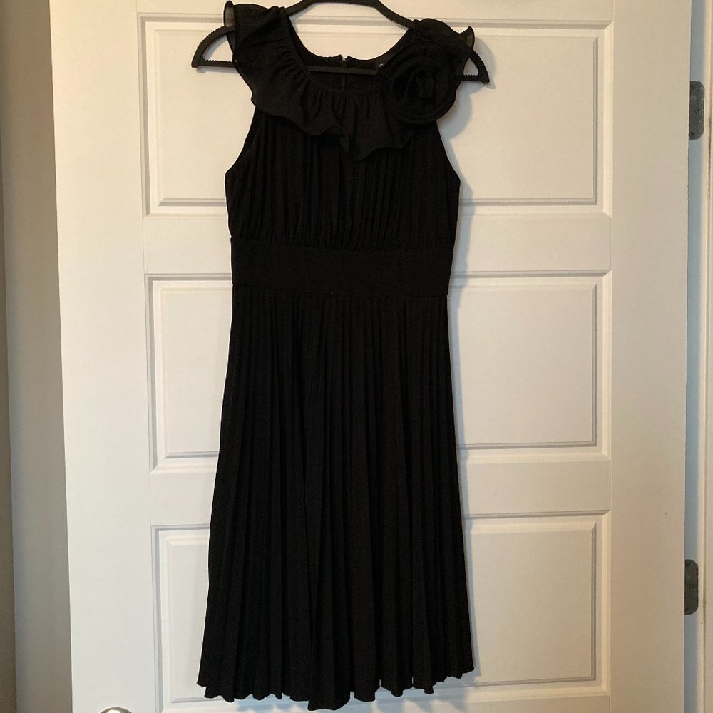 MaxandCleo Black Pleated Dress Size 4